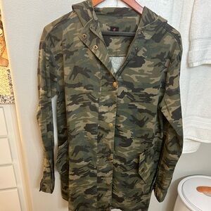 This is an army jacket, lightweight hoodie, and snaps in the front…